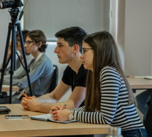 Preuzeto sa izvora: tekst: M.O. foto: AP