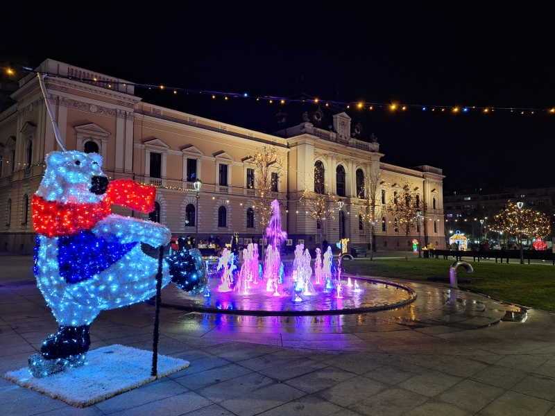Zimska čarolija na Trgu Izvor infokg